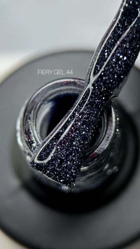 Гель-лак SAGA Fiery gel світловідбивний 9мл  44