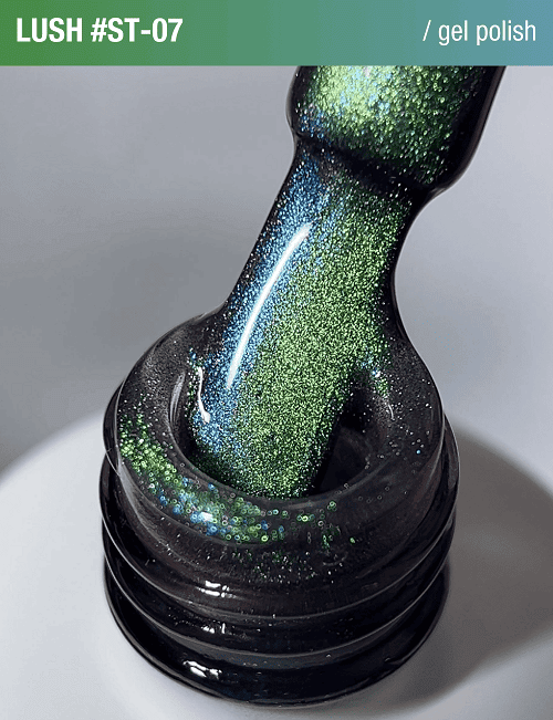 Гель-лак ADORE Satin Cat’s Eye ST-07 зелений 12мл